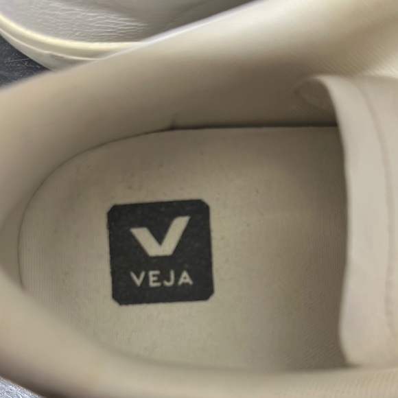 Veja White Women's Sneakers - Picture 2 of 5